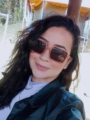 Isabel, 43