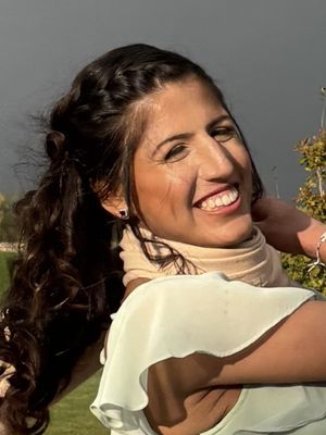 Ana, 28