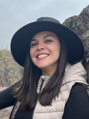 Dalia, 37