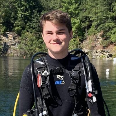Thomas, 24