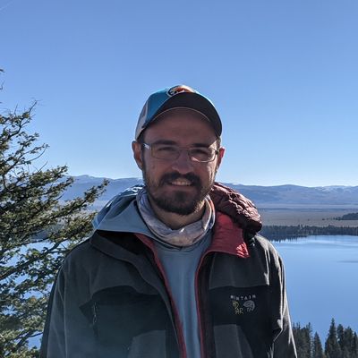 Dan, 32
