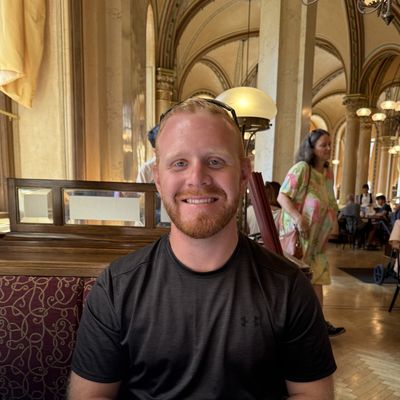 Ian, 27