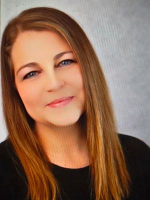 Moira, 43