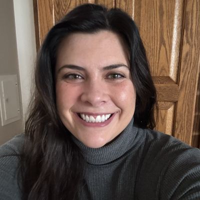Nicole, 39