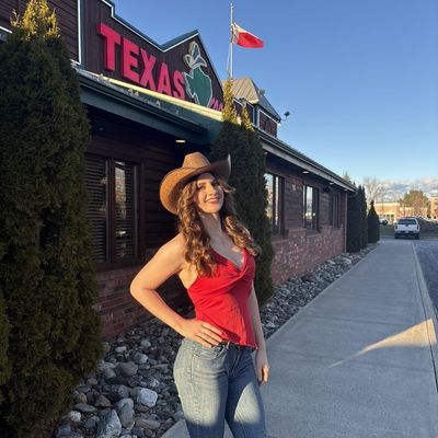 Kelly, 19