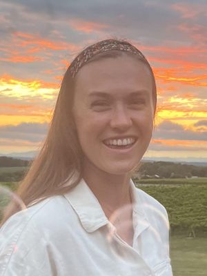 Genevieve, 28