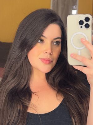 Daniela, 27