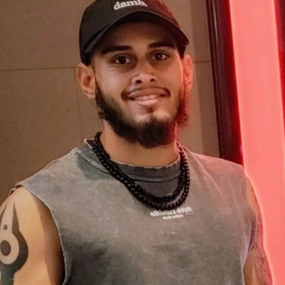 Elias, 25