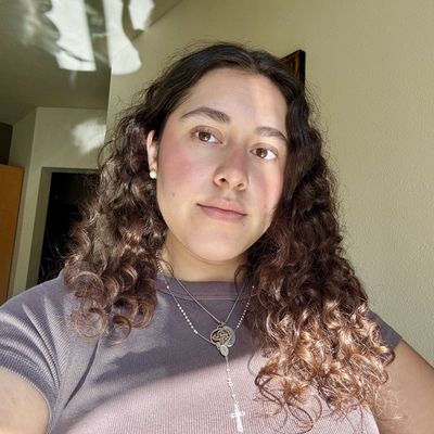 Eva, 23