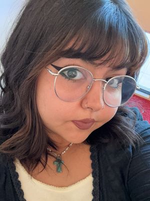 Abi, 24