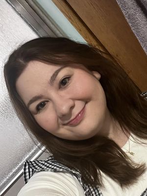 Rose, 25