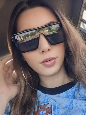 Celia, 27