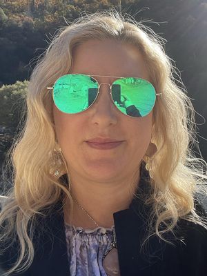 Nichole, 45