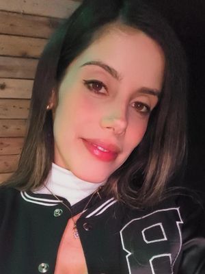 Caroline, 33