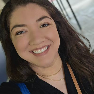 Gabriela, 38