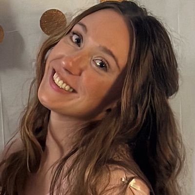 Liana, 27