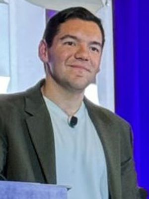 Arturo, 28