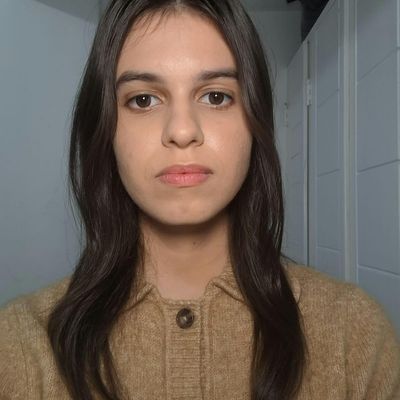 Anabella, 23