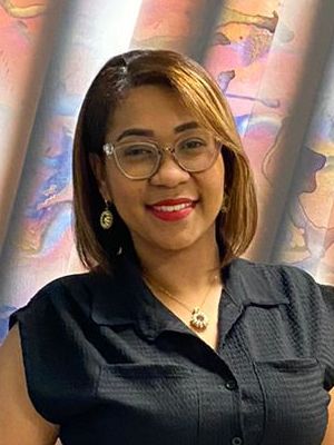 Raquel, 37
