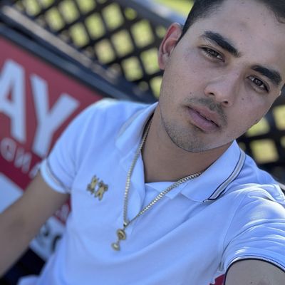 Rey David, 27