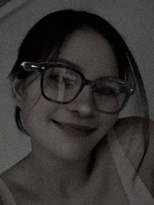 Vicky, 26