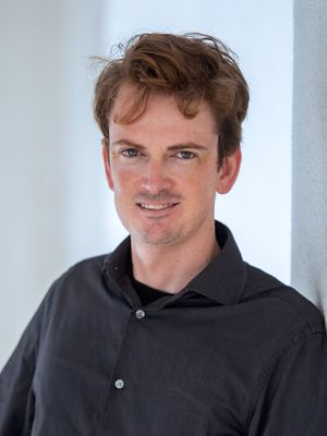 Alex, 33
