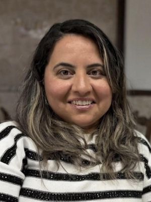 Luciana, 44
