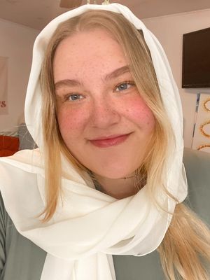 Samantha, 23