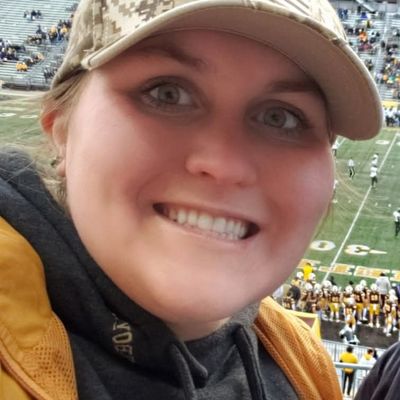 Lizzie, 33