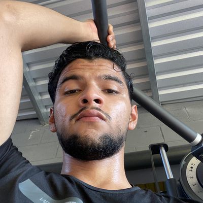 Carlos, 20