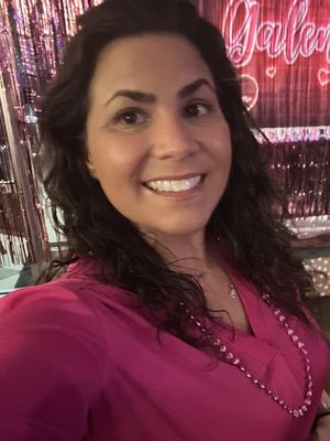 Amira, 40