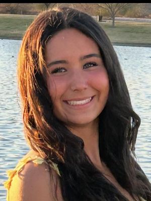 Iliana, 19