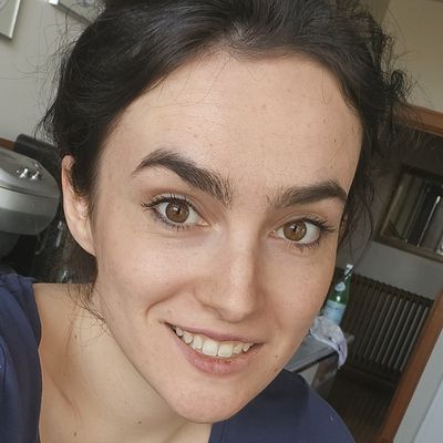 Monica, 28