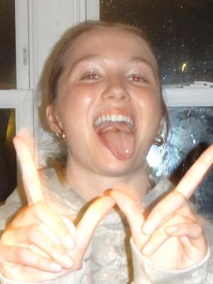 Annelise, 23