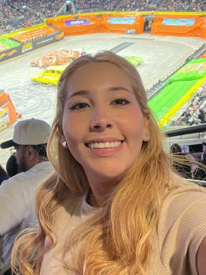 Valentina, 24