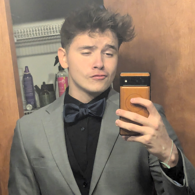 Carlos, 21