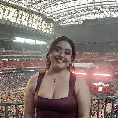 Lucero, 26
