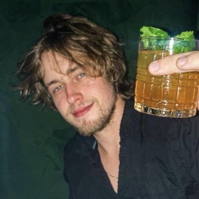 Lachlan, 24