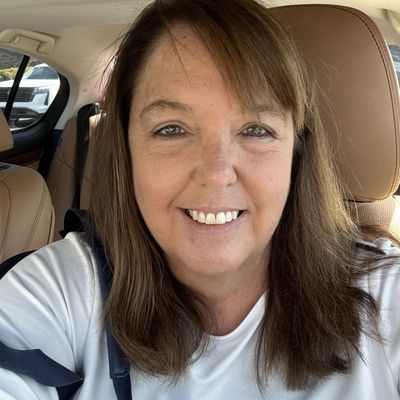 Sandra, 53