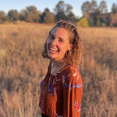 Maggie, 27