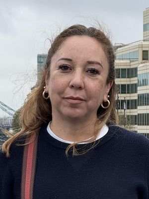 Vanessa, 54