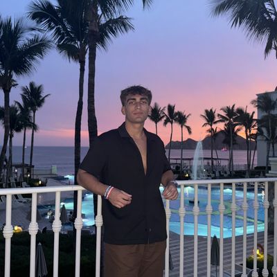Sebastian, 24