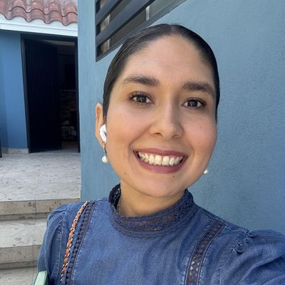 Alejandra, 33
