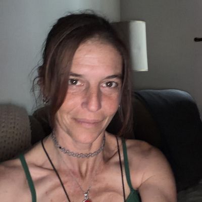 Veronica, 45