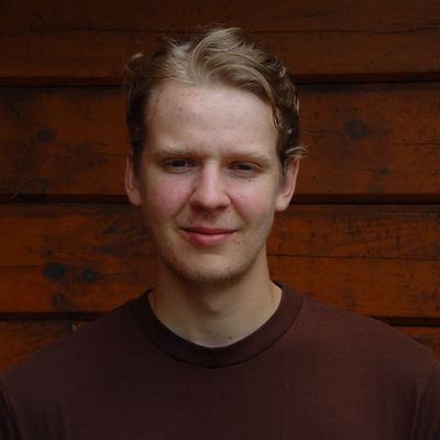 Daniel, 28