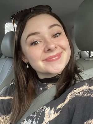 Therese, 24