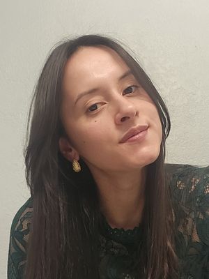 Lucia, 33