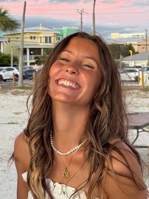 Ava, 21
