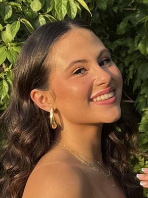 Isabella, 19