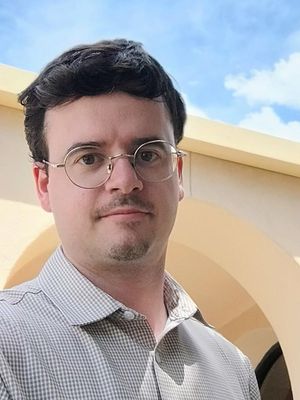 Luis, 31